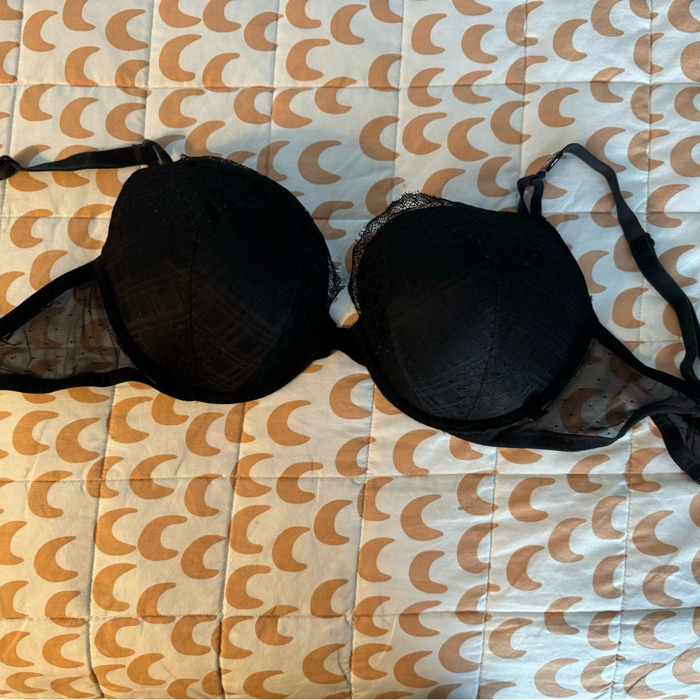 NWT Victoria’s Secret black lace t-shirt push-up bra in 36DD/E80